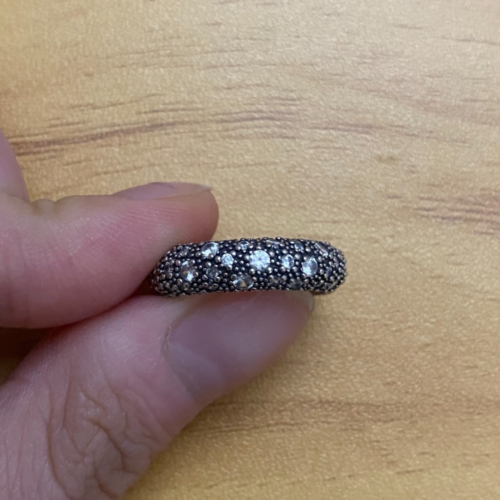 Pandora rings- color is silver/ clear